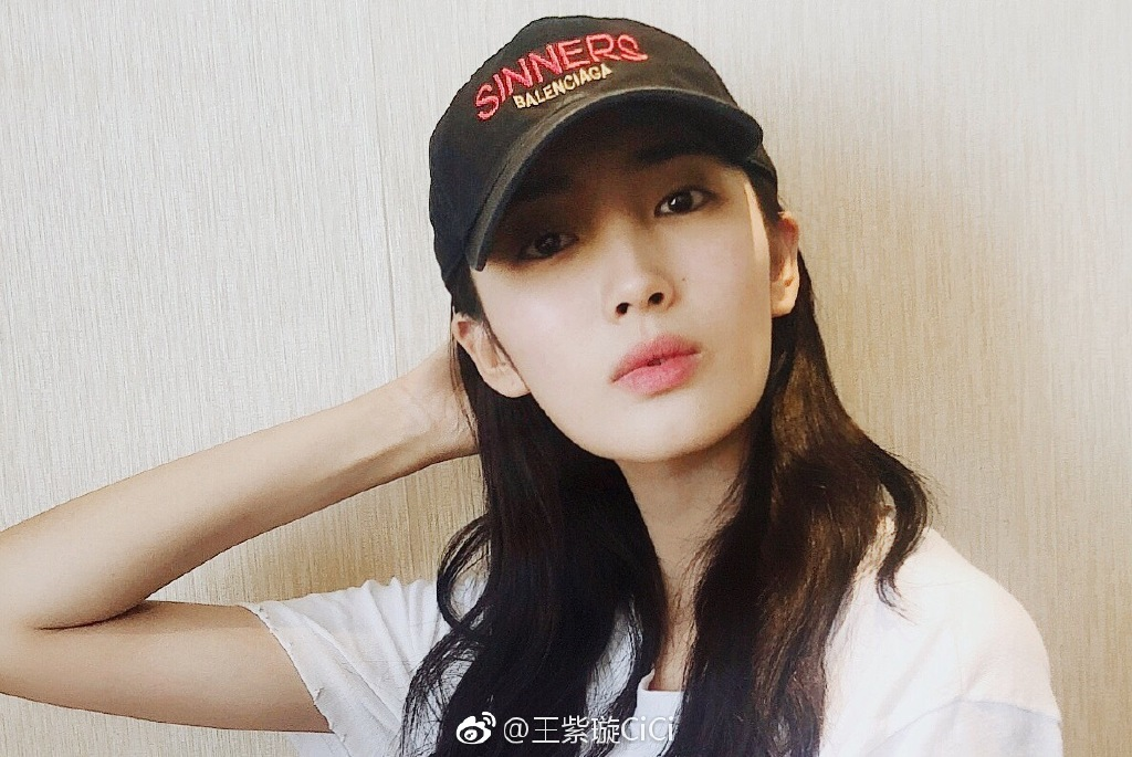 陈坤和周迅的公司旗下艺人 ，从小神婆变女警，携手张艺兴开启考古逆袭路！