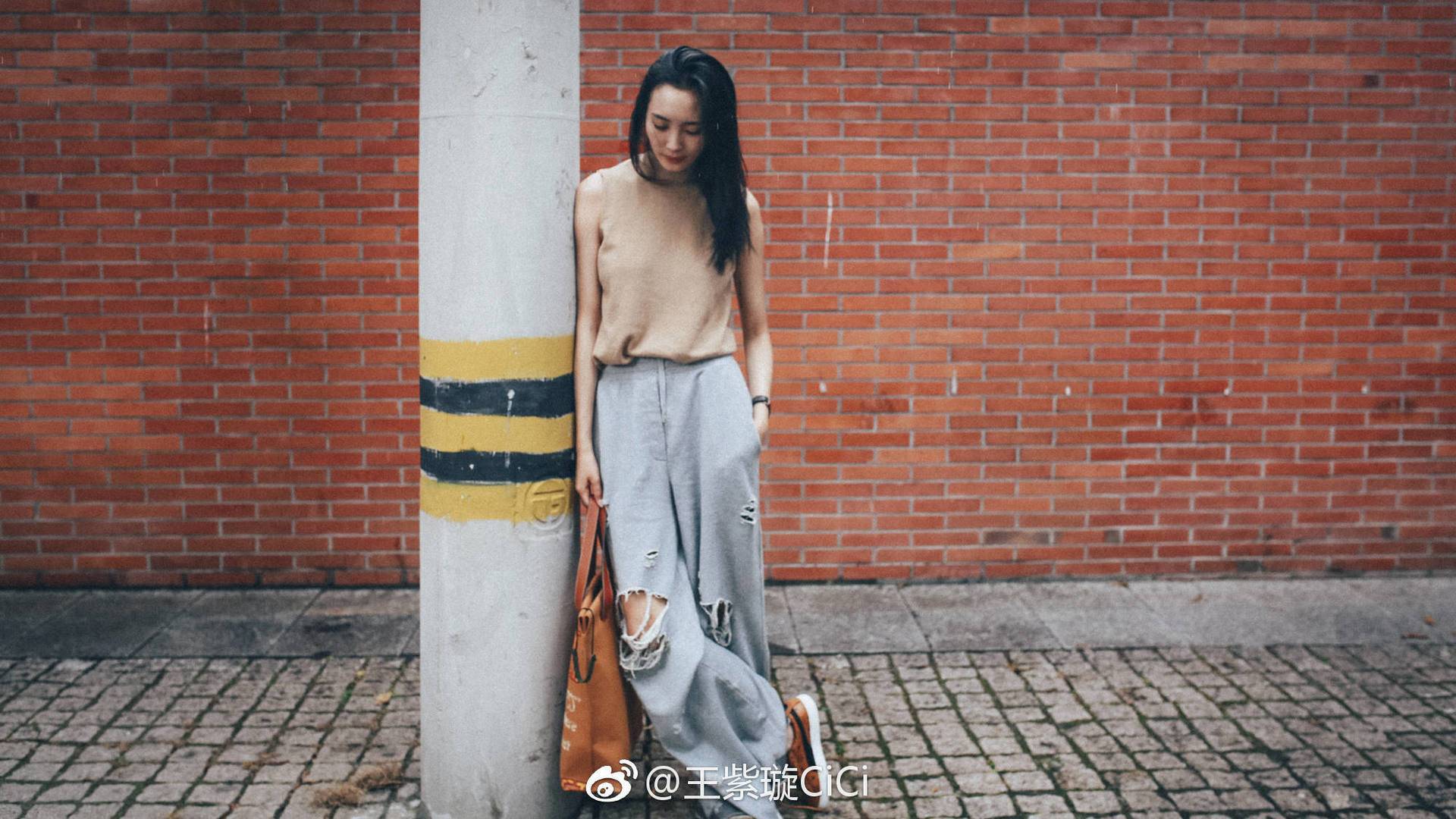 陈坤和周迅的公司旗下艺人 ，从小神婆变女警，携手张艺兴开启考古逆袭路！
