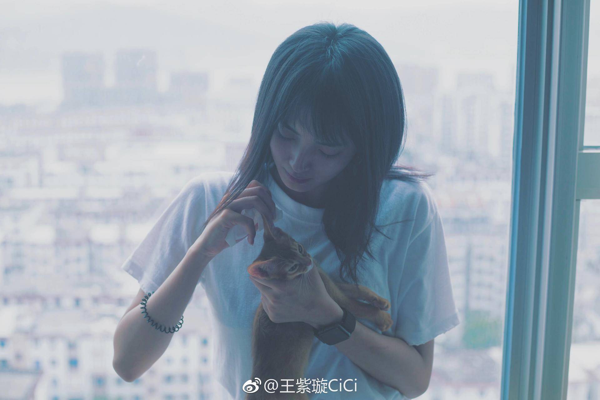 陈坤和周迅的公司旗下艺人 ，从小神婆变女警，携手张艺兴开启考古逆袭路！