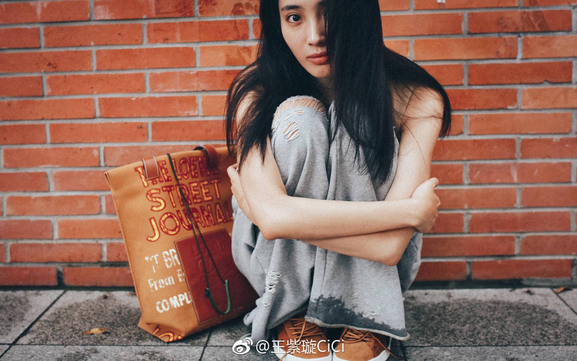 陈坤和周迅的公司旗下艺人 ，从小神婆变女警，携手张艺兴开启考古逆袭路！