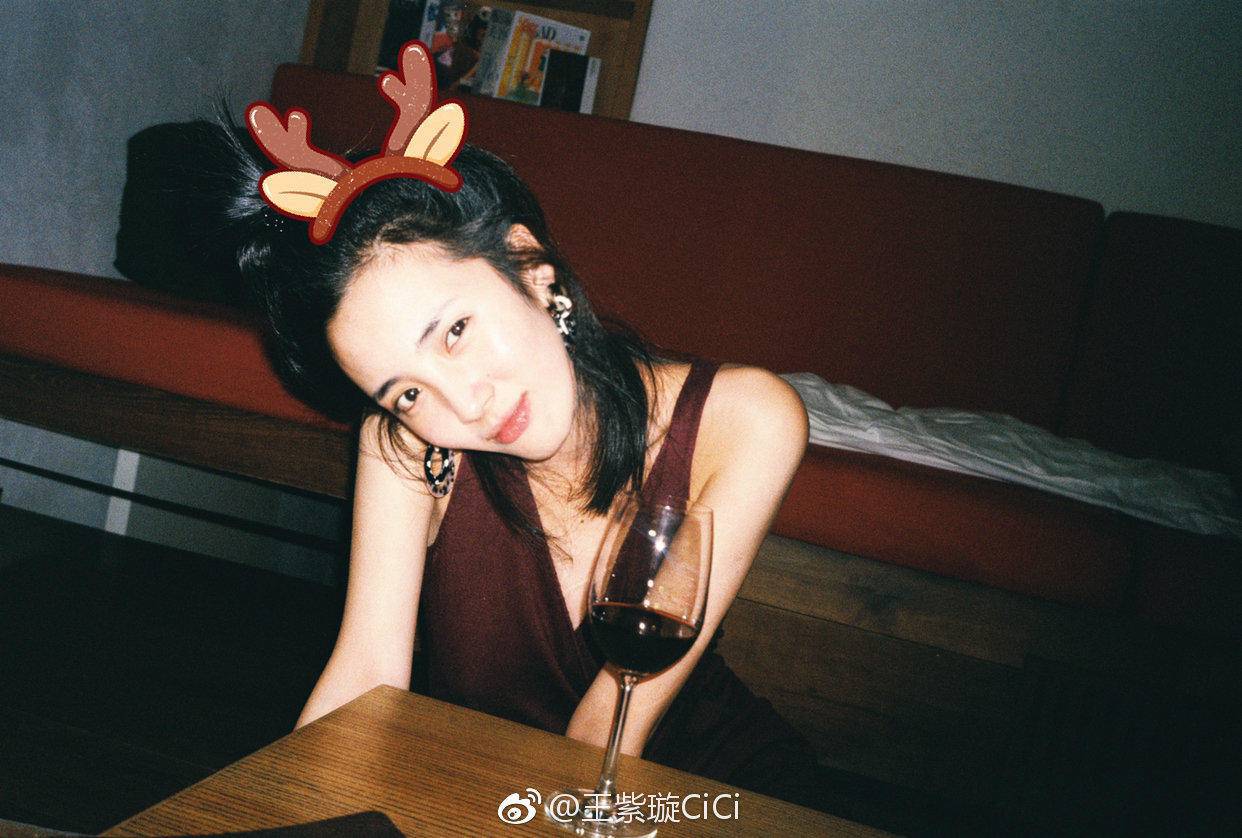 陈坤和周迅的公司旗下艺人 ，从小神婆变女警，携手张艺兴开启考古逆袭路！