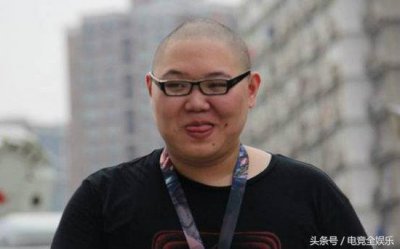 ​林俊杰直播查房PDD回礼，骚猪没忍住秀了把唱功