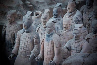 ​兵马俑本来的颜色是什么色（兵马俑为什么小孩不能去看）