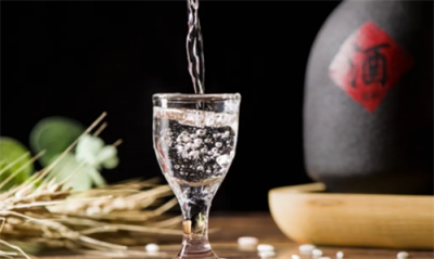 ​白酒酒花怎么辨别好坏（白酒酒花消失快好,还是慢好）
