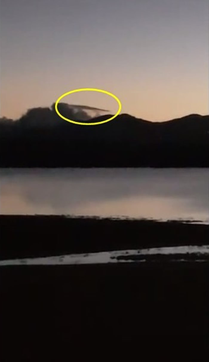 外星人UFO？澳洲昆士兰省女子黄昏发现天边飘着数个长形物体