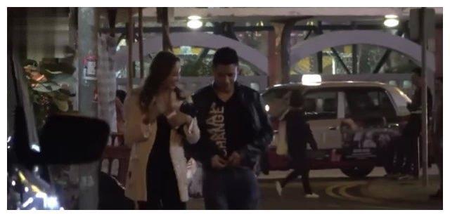 52岁的魏骏杰看到他年轻20岁妻子婚变外国人，最终要求离婚
