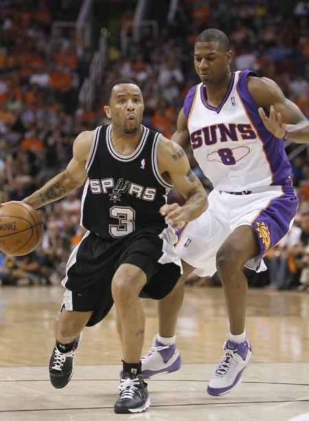 NBA史上十大最矮球员，他身高1米6封盖2米13尤因！