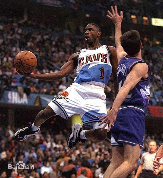 NBA史上十大最矮球员，他身高1米6封盖2米13尤因！