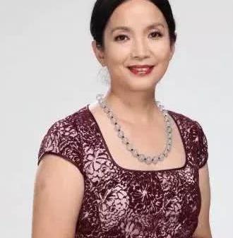 60岁吕丽萍与三婚丈夫一见钟情，一生最恨前夫张丰毅！
