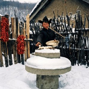 ​70-80北方农村老照片: 图一像猎场里的于成飞, 图三让人最怀念!