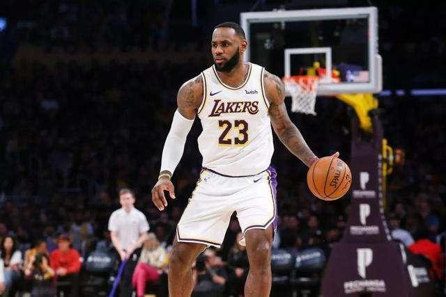 NBA推荐，击败布雷迪、博尔特等传奇！詹姆斯荣获最佳男运动员