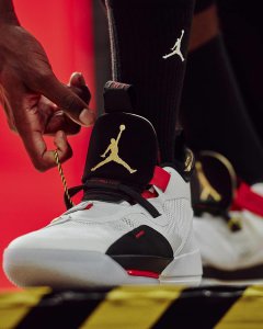 ​Air Jordan 33 的几个配色，这5双里郭艾伦的PE最好看了