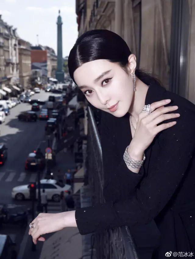 李晨成功求婚范冰冰，这就是爱情最好的模样。