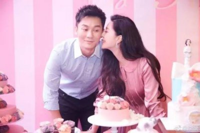 ​李晨成功求婚范冰冰，这就是爱情最好的模样。