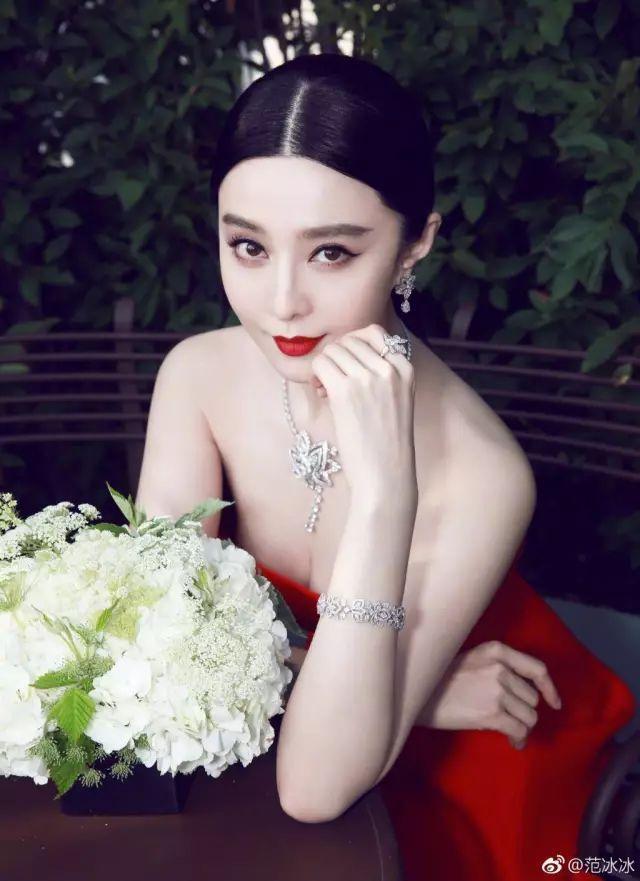 李晨成功求婚范冰冰，这就是爱情最好的模样。