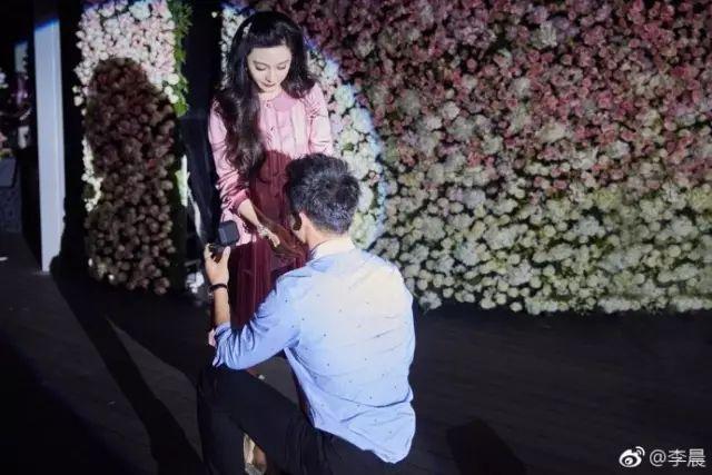 李晨成功求婚范冰冰，这就是爱情最好的模样。
