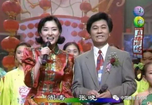 盘点历届春晚主持人第一次登台的样子，没想到最惊艳的是她！
