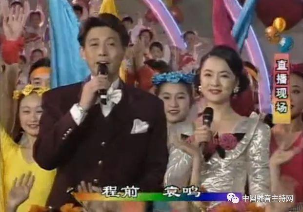 盘点历届春晚主持人第一次登台的样子，没想到最惊艳的是她！