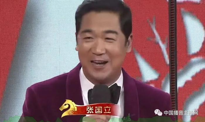 盘点历届春晚主持人第一次登台的样子，没想到最惊艳的是她！