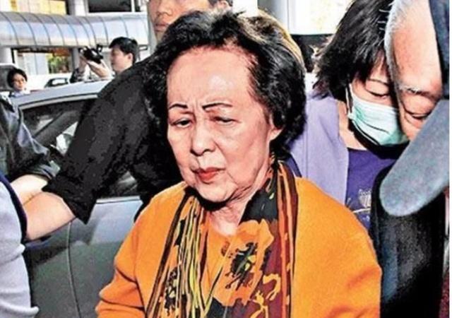 女星和婆婆合照, 李小璐很甜蜜, 杨颖如母女, 嫁入豪门的她最尴尬