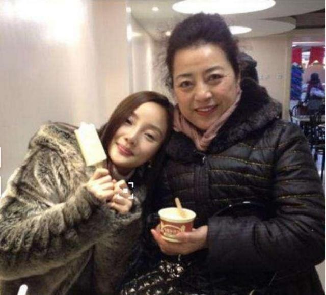 女星和婆婆合照, 李小璐很甜蜜, 杨颖如母女, 嫁入豪门的她最尴尬