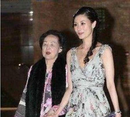 女星和婆婆合照, 李小璐很甜蜜, 杨颖如母女, 嫁入豪门的她最尴尬