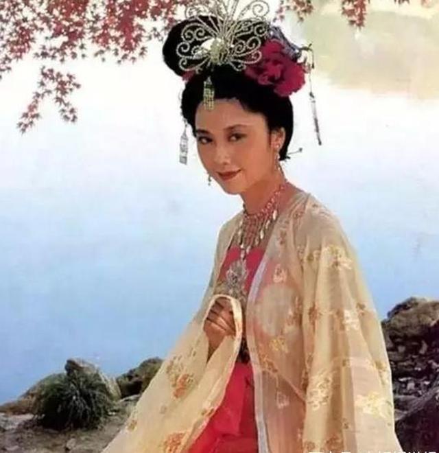 她是86版西游记最美的女儿国国王，图三，朱琳惊艳时光的青春照