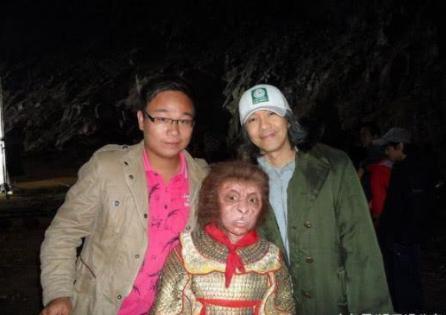 因长相丑被亲妈丢弃, 后被周星驰看中一手捧火, 今18岁颜值逆袭