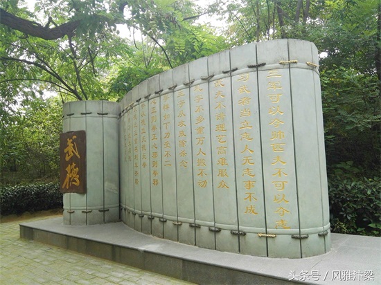 河南开封万岁山大宋武侠城，中国最具魅力武侠主题景区，宋徽宗曾赞誉此地把各地美景并包罗列，又兼胜绝