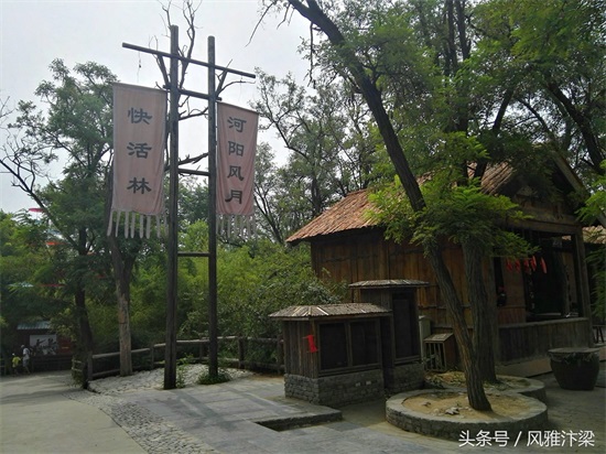 河南开封万岁山大宋武侠城，中国最具魅力武侠主题景区，宋徽宗曾赞誉此地把各地美景并包罗列，又兼胜绝