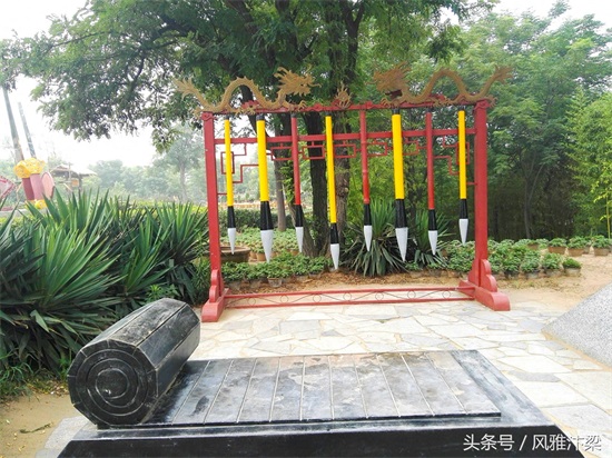 河南开封万岁山大宋武侠城，中国最具魅力武侠主题景区，宋徽宗曾赞誉此地把各地美景并包罗列，又兼胜绝