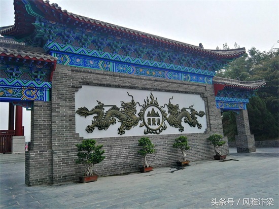 河南开封万岁山大宋武侠城，中国最具魅力武侠主题景区，宋徽宗曾赞誉此地把各地美景并包罗列，又兼胜绝