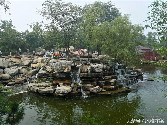 河南开封万岁山大宋武侠城，中国最具魅力武侠主题景区，宋徽宗曾赞誉此地把各地美景并包罗列，又兼胜绝