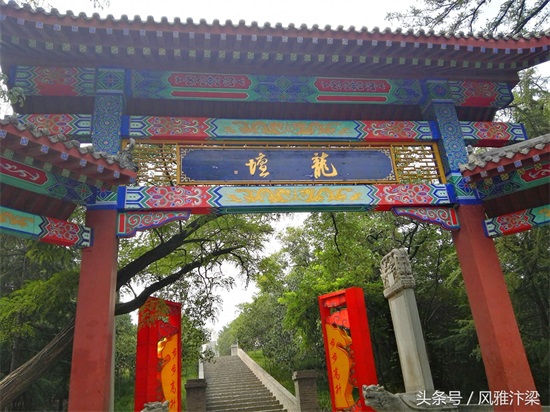 河南开封万岁山大宋武侠城，中国最具魅力武侠主题景区，宋徽宗曾赞誉此地把各地美景并包罗列，又兼胜绝