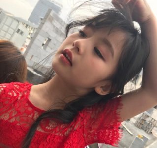 ​裴佳欣：王思聪关注的最小网红，分分钟被这个8岁的小童模撩到，搭档像鹿晗