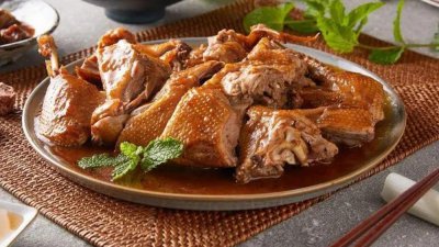 ​酸梅鸭这样做才好吃，酸甜开胃又嫩滑，用料简单，下饭绝配