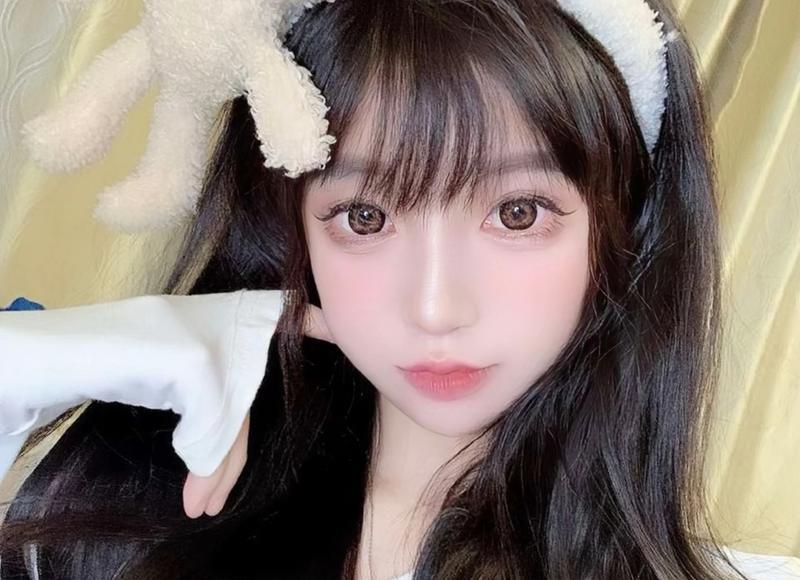 女生说自己丑怎么回答高情商（女生说她丑是真的吗）