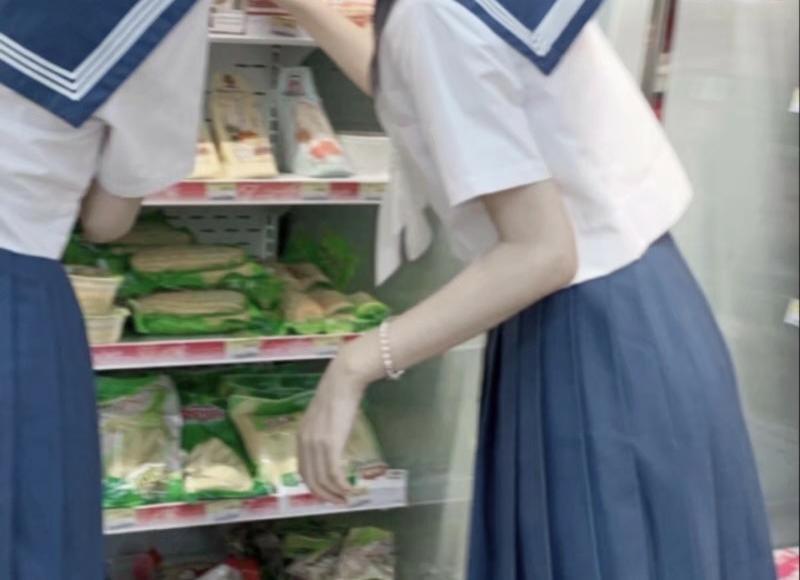  养女说不想出嫁，一辈子陪着爸爸，怎么办