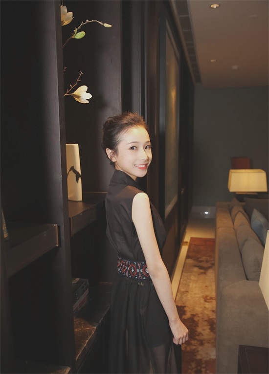 甜美可爱的内地女星姜梓新