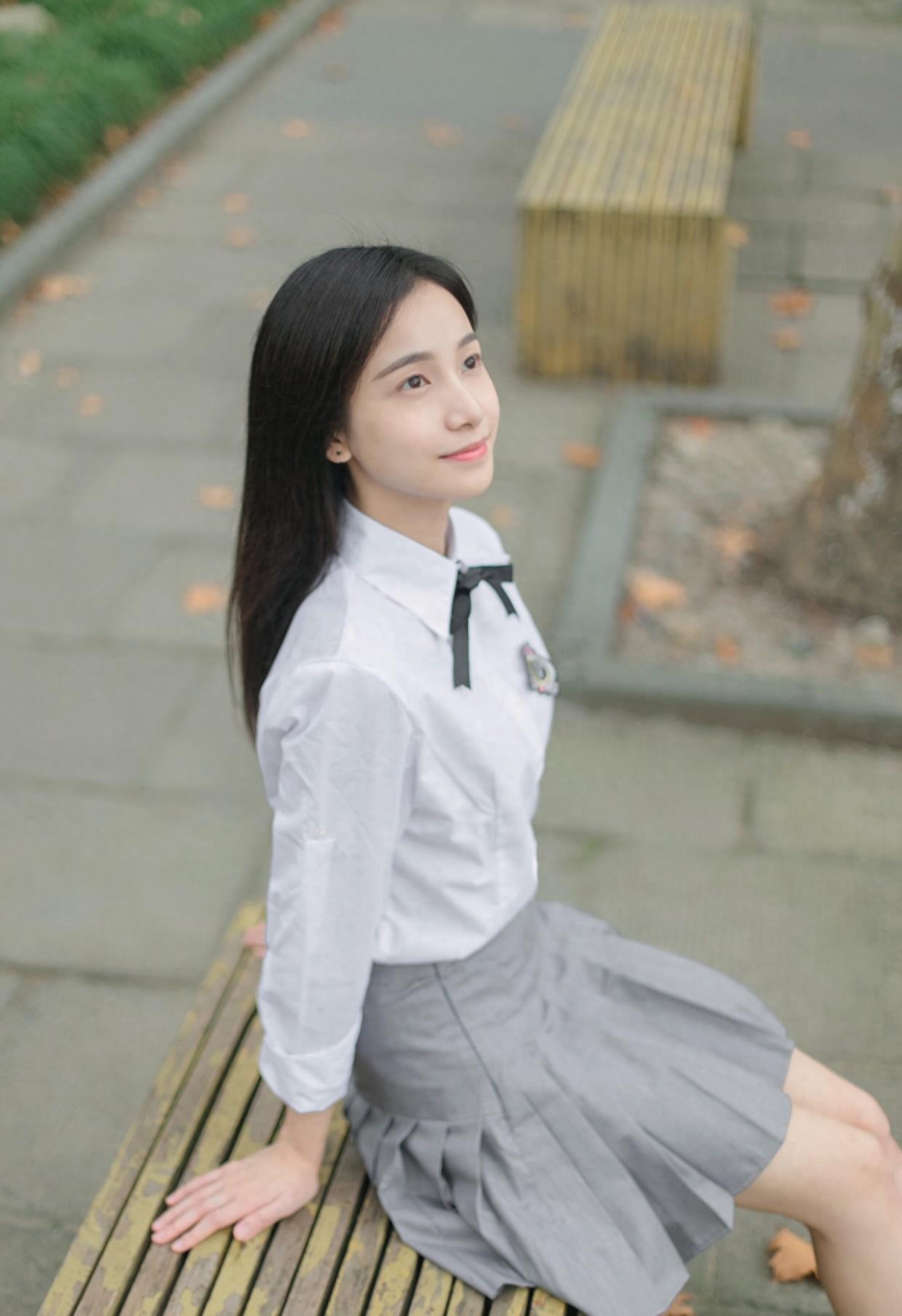甜美可爱的内地女星姜梓新
