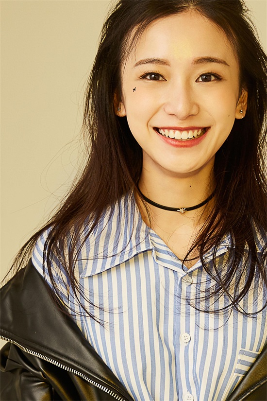 甜美可爱的内地女星姜梓新