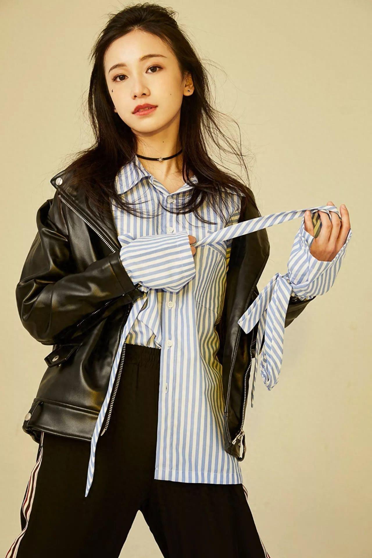 甜美可爱的内地女星姜梓新