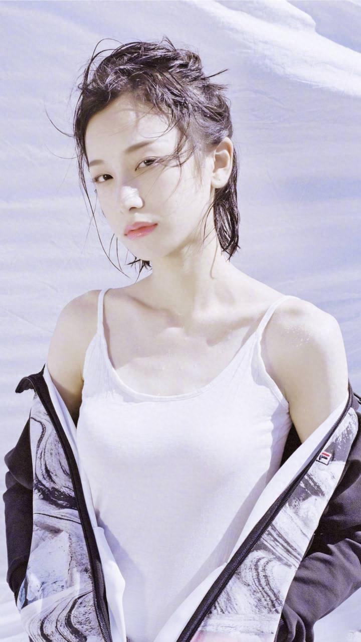 甜美可爱的内地女星姜梓新