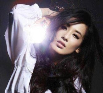 ​41岁黄圣依：不再伪装，只想离婚