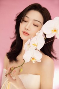 ​景甜最新写真照曝光 轻抚花枝优雅大方