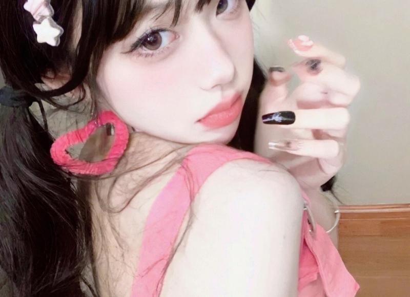 刘德华女儿叫什么（刘德华8岁女儿现身医院）